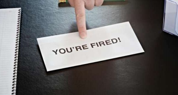 قضية فصل تعسفي في السعودية: كيف حصل الموظف على أعلى تعويض؟